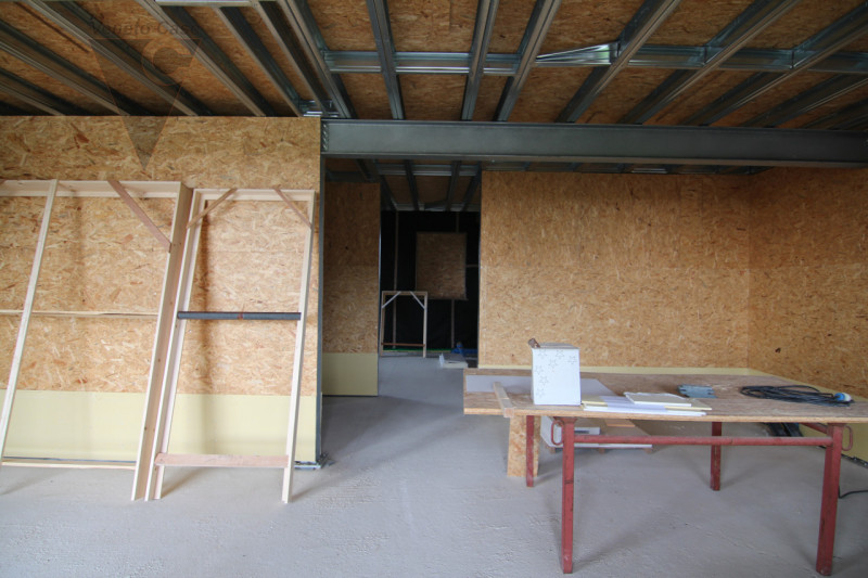 A Brugine, proponiamo in vendita porzione di bifamiliare posta al piano terra. La soluzione è com...