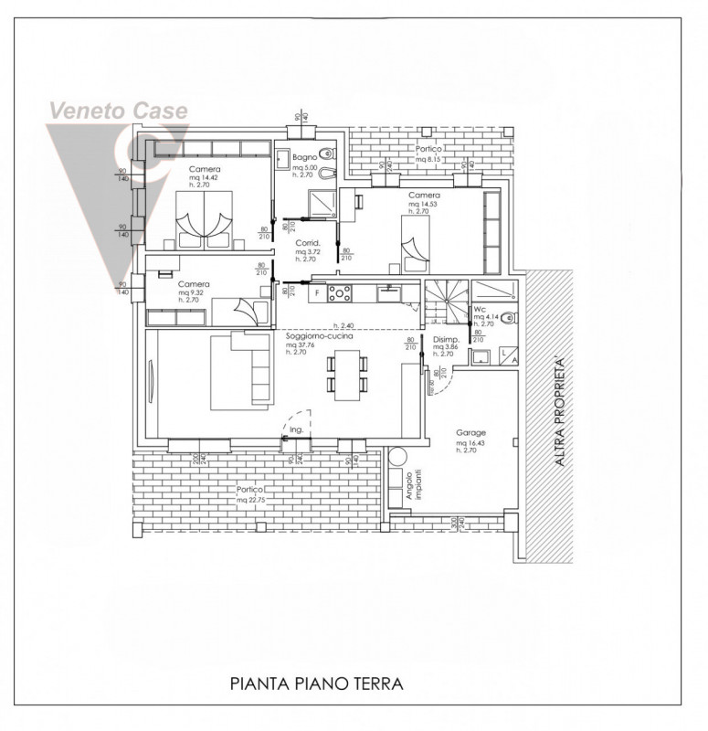 A Brugine, proponiamo in vendita porzione di bifamiliare posta al piano terra. La soluzione è com...