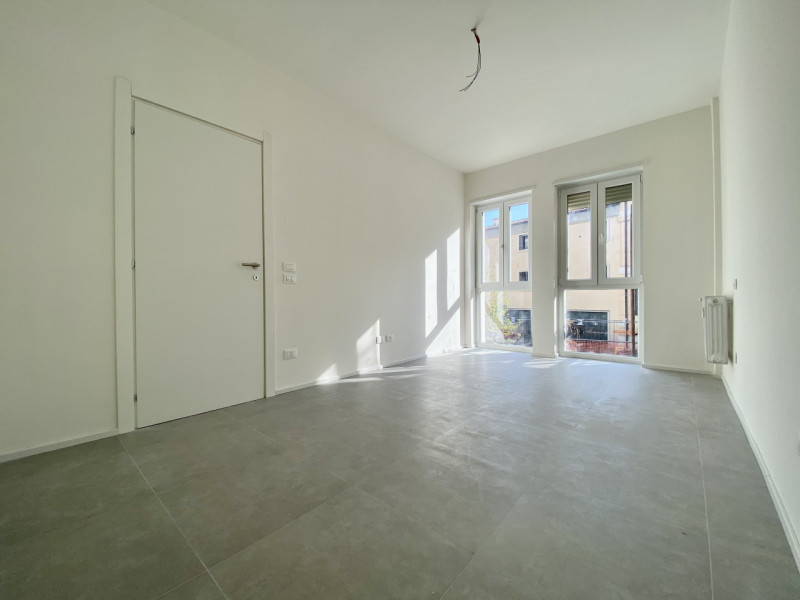 Tra viale Margherita e corso Padova, in zona interna lontana dal traffico, proponiamo la vendita ...