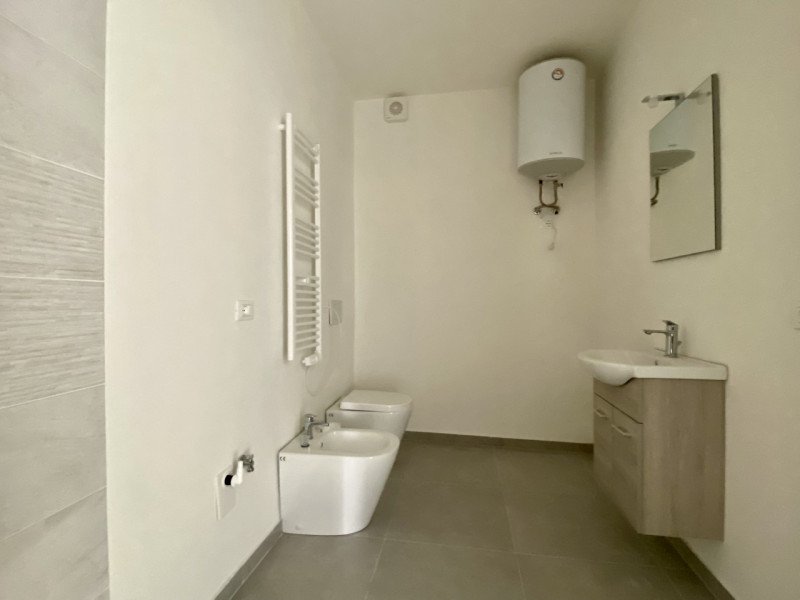 Tra viale Margherita e corso Padova, in zona interna lontana dal traffico, proponiamo la vendita ...