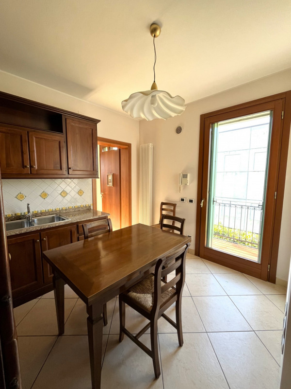 VILLAGA: Scopri questa eccellente opportunità di locale ad uso sanitario/commerciale/ufficio situ...