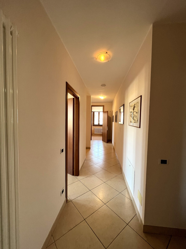 VILLAGA: Scopri questa eccellente opportunità di locale ad uso sanitario/commerciale/ufficio situ...