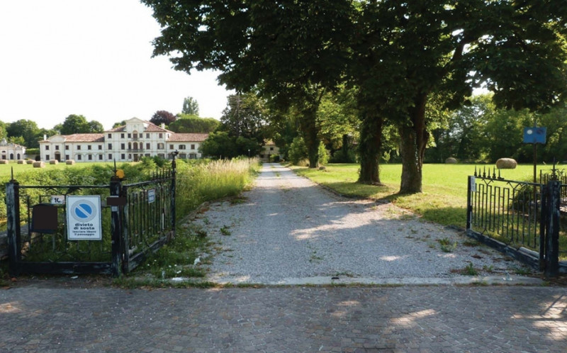 Rif. A.A.21810-131

Vendita all'asta - porzione di villa storica 

Descrizione: trattasi di un co...