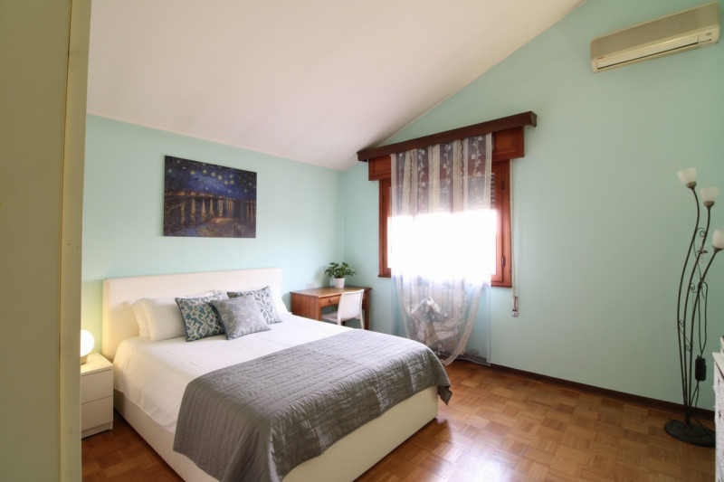 Nel cuore della tranquilla zona residenziale di San Bortolo, nel comune di Monselice, proponiamo ...