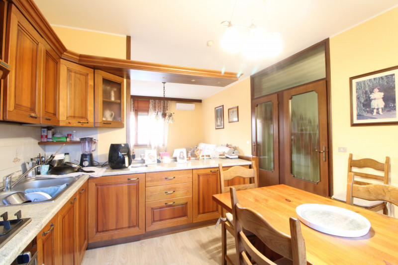 Nel cuore della tranquilla zona residenziale di San Bortolo, nel comune di Monselice, proponiamo ...