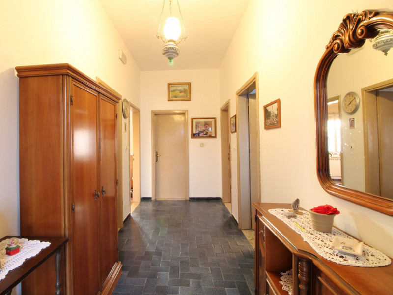 Nel tranquillo contesto di San Bortolo, nel comune di Monselice, è disponibile una bifamiliare. L...