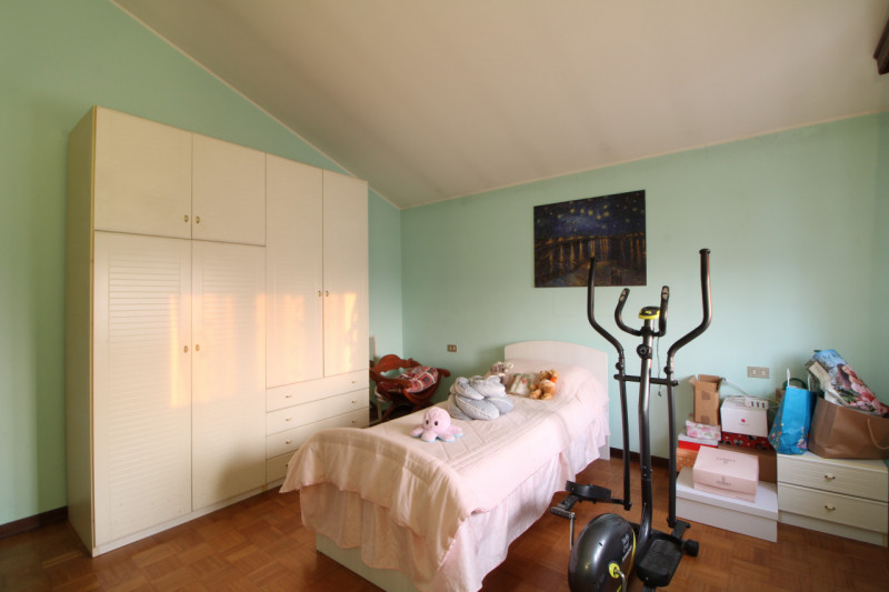 Nel tranquillo contesto di San Bortolo, nel comune di Monselice, è disponibile una bifamiliare. L...