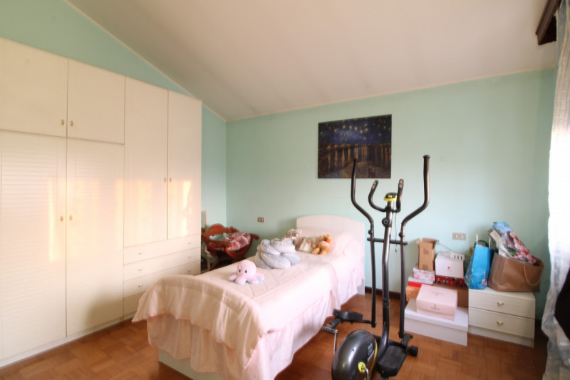 Nel tranquillo contesto di San Bortolo, nel comune di Monselice, è disponibile una bifamiliare. L...