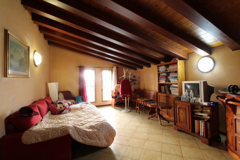 Nel tranquillo contesto di San Bortolo, nel comune di Monselice, è disponibile una bifamiliare. L...