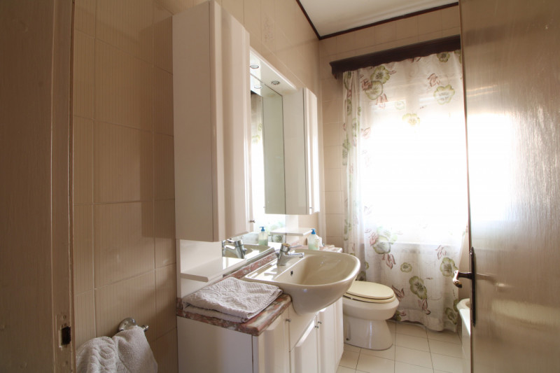 Nel tranquillo contesto di San Bortolo, nel comune di Monselice, è disponibile una bifamiliare. L...