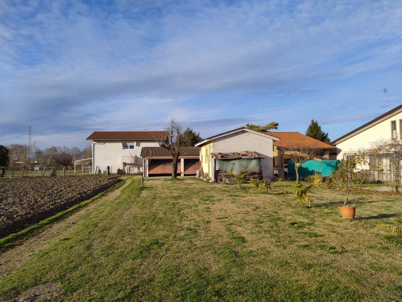 Nel cuore della tranquilla zona residenziale di San Bortolo, nel comune di Monselice, proponiamo ...