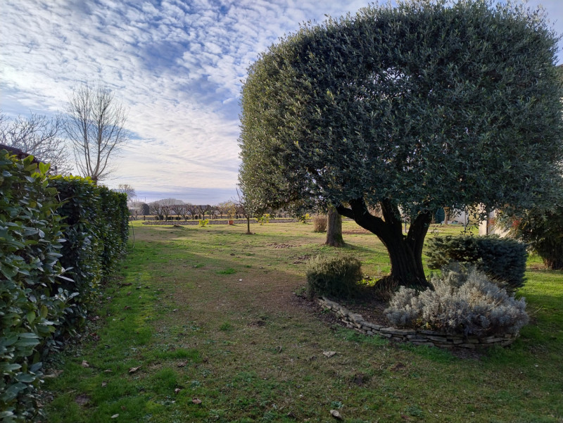 Nel tranquillo contesto di San Bortolo, nel comune di Monselice, è disponibile una bifamiliare. L...