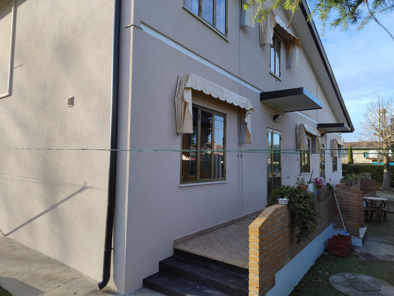 Nel cuore della tranquilla zona residenziale di San Bortolo, nel comune di Monselice, proponiamo ...