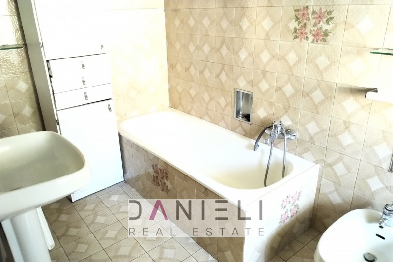 Montecchio Maggiore: in pieno centro storico disponiamo di soluzione affiancata  ristrutturata ne...