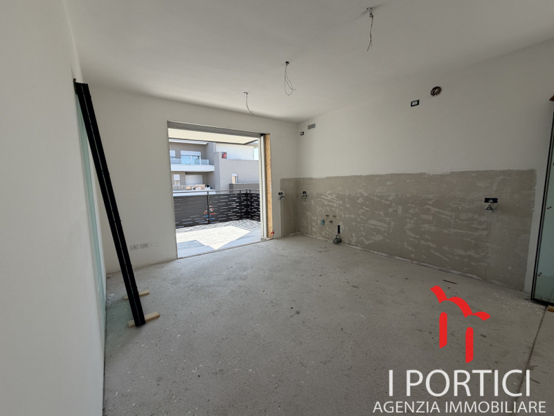 Preganziol -

Si propone in vendita in zona centrale e residenziale comoda a tutti i servizi appa...