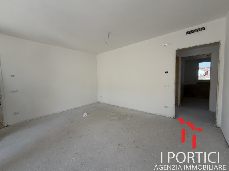 Preganziol -

Si propone in vendita in zona centrale e residenziale comoda a tutti i servizi appa...