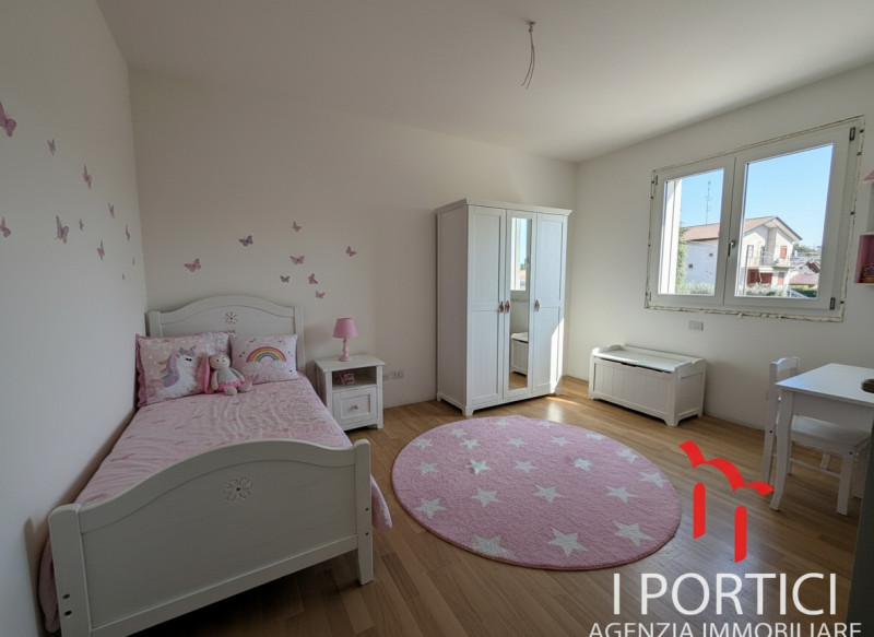 Preganziol -

Si propone in vendita in zona centrale e residenziale comoda a tutti i servizi appa...