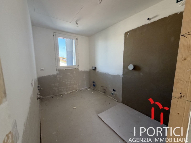 Preganziol -

Si propone in vendita in zona centrale e residenziale comoda a tutti i servizi appa...