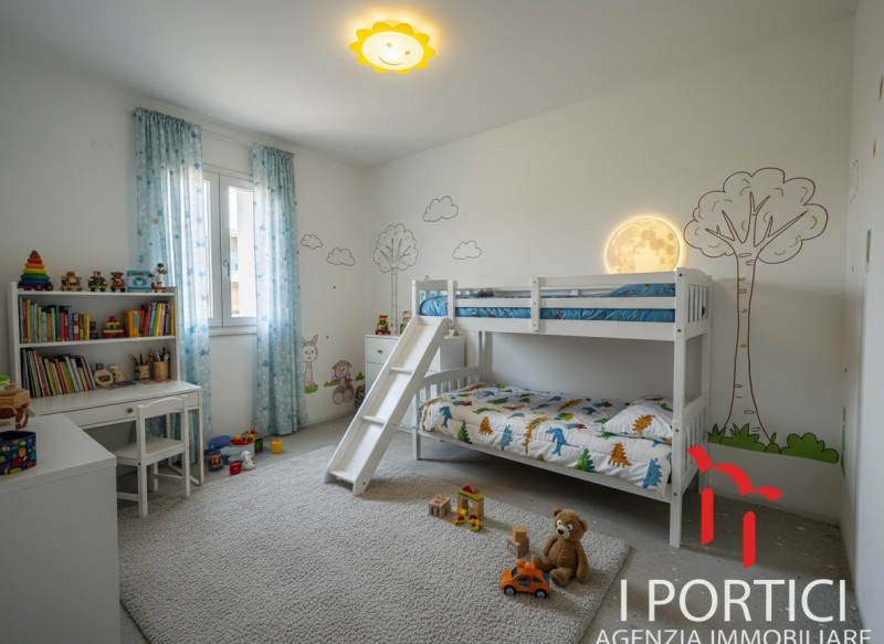 Preganziol -

Si propone in vendita in zona centrale e residenziale comoda a tutti i servizi appa...