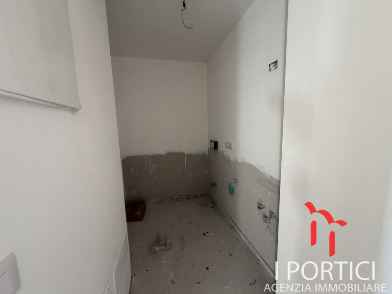 Preganziol -

Si propone in vendita in zona centrale e residenziale comoda a tutti i servizi appa...