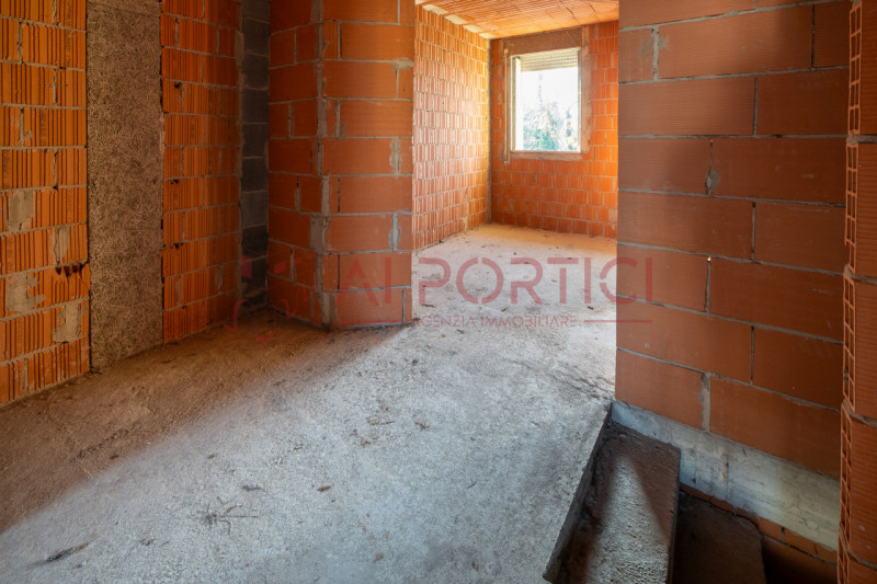 PIOVE DI SACCO - Porzione di VILLETTA di mezzo terminata esternamente e grezza all'interno con po...