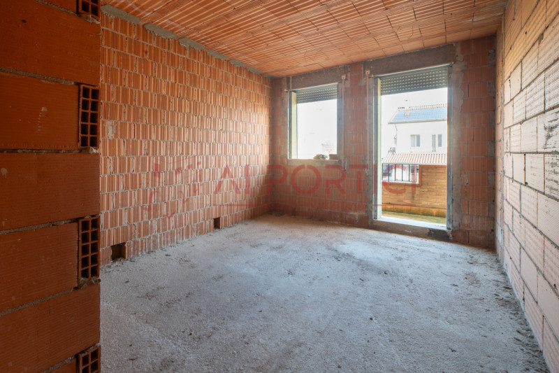 PIOVE DI SACCO - Porzione di VILLETTA di mezzo terminata esternamente e grezza all'interno con po...