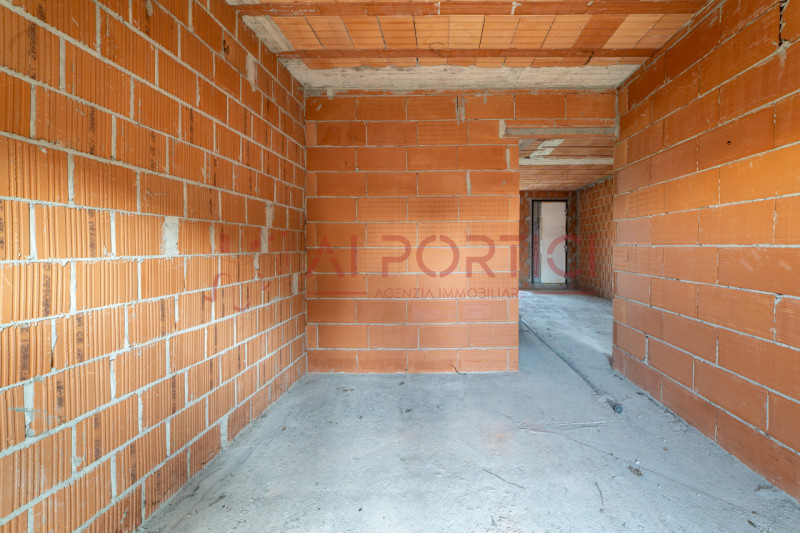PIOVE DI SACCO - Porzione di VILLETTA di mezzo terminata esternamente e grezza all'interno con po...