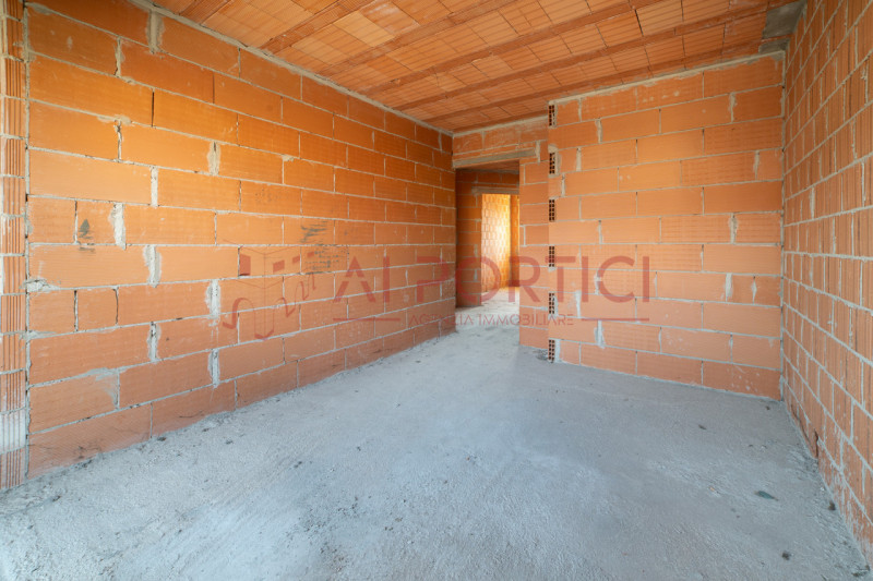 PIOVE DI SACCO - Porzione di VILLETTA di mezzo terminata esternamente e grezza all'interno con po...