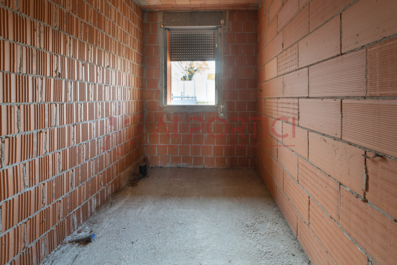 PIOVE DI SACCO - Porzione di VILLETTA di mezzo terminata esternamente e grezza all'interno con po...