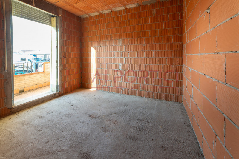 PIOVE DI SACCO - Porzione di VILLETTA di mezzo terminata esternamente e grezza all'interno con po...