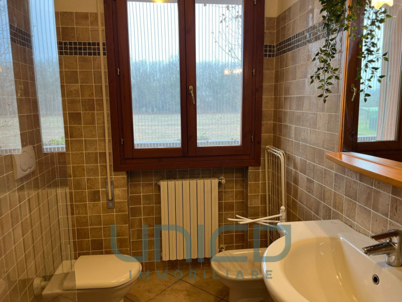 Padova - Zona Crocefisso
LIBERO DA SUBITO
Affittasi appartamento bilocale completamente arredato,...