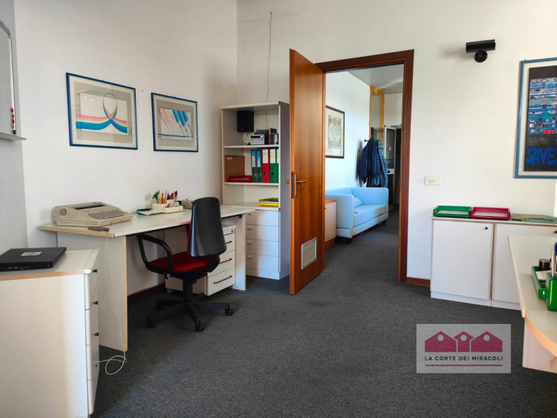VICENZA ZONA STADIO/BORGO CASALE: UFFICIO DI 100 MQ LUMINOSO E ARIOSO CON VISTA APERTA. INGRESSO,...