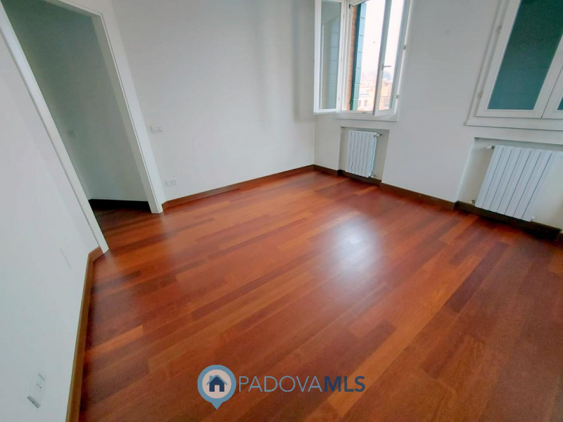 Immobile in esclusiva al Gruppo Padova MLS
PRATO DELLA VALLE: OTTIMO APPARTAMENTO SU DUE LIVELLI ...