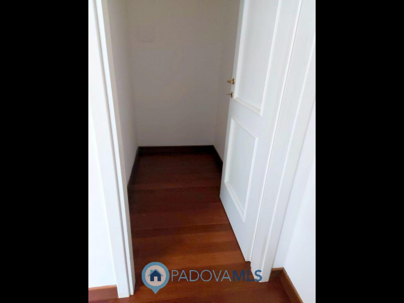 Immobile in esclusiva al Gruppo Padova MLS
PRATO DELLA VALLE: OTTIMO APPARTAMENTO SU DUE LIVELLI ...