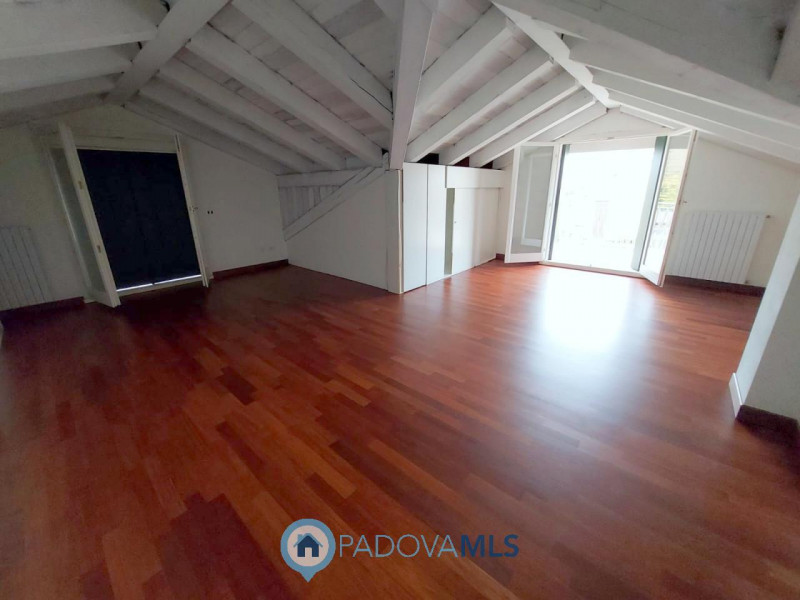 Immobile in esclusiva al Gruppo Padova MLS
PRATO DELLA VALLE: OTTIMO APPARTAMENTO SU DUE LIVELLI ...