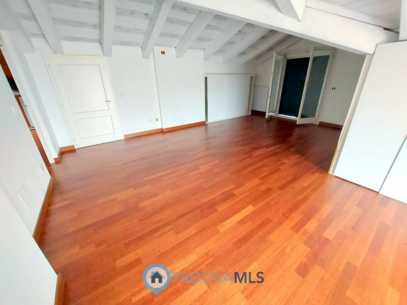 Immobile in esclusiva al Gruppo Padova MLS
PRATO DELLA VALLE: OTTIMO APPARTAMENTO SU DUE LIVELLI ...