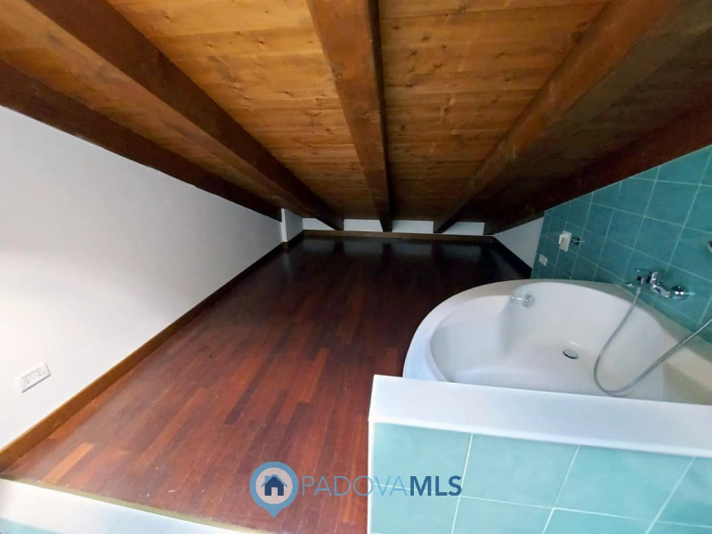 Immobile in esclusiva al Gruppo Padova MLS
PRATO DELLA VALLE: OTTIMO APPARTAMENTO SU DUE LIVELLI ...