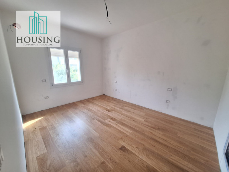 Proponiamo in vendita un appartamento tricamere situato nel Comune di Abano Terme, a pochi passi ...