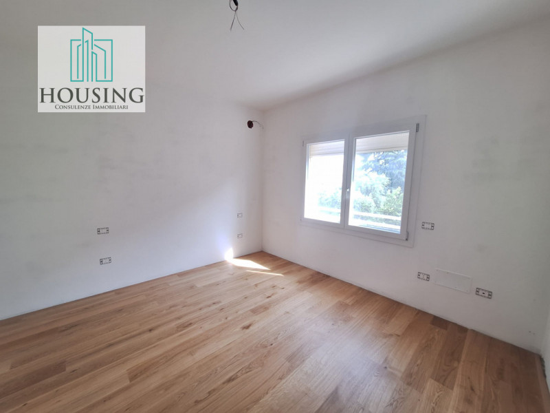 Proponiamo in vendita un appartamento tricamere situato nel Comune di Abano Terme, a pochi passi ...