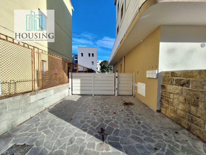 Proponiamo in vendita un appartamento tricamere situato nel Comune di Abano Terme, a pochi passi ...