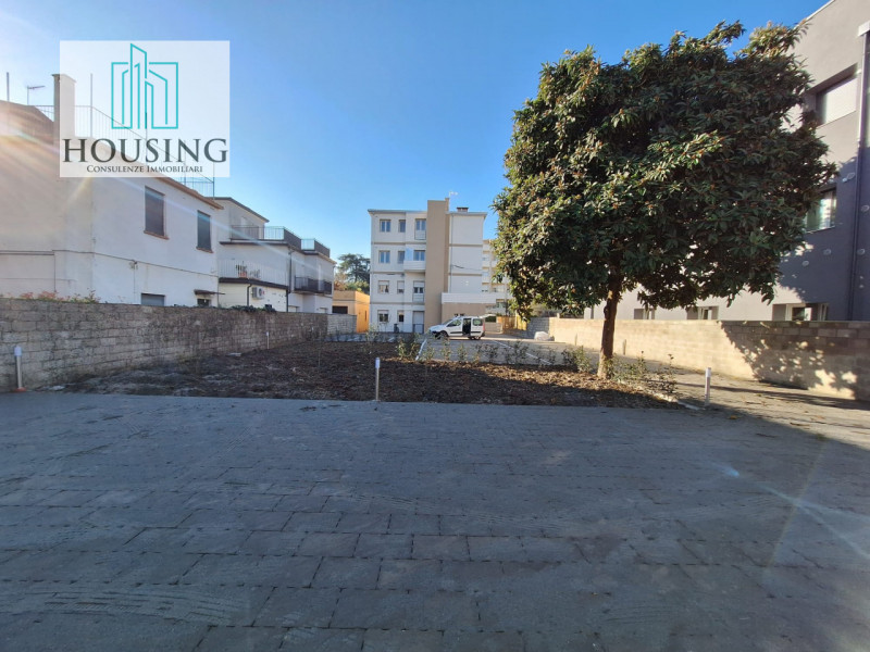 Proponiamo in vendita un appartamento tricamere situato nel Comune di Abano Terme, a pochi passi ...