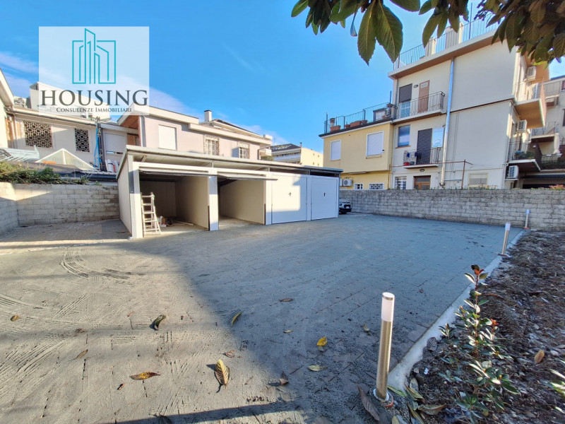 Proponiamo in vendita un appartamento tricamere situato nel Comune di Abano Terme, a pochi passi ...