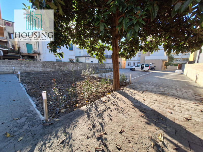 Proponiamo in vendita un appartamento tricamere situato nel Comune di Abano Terme, a pochi passi ...