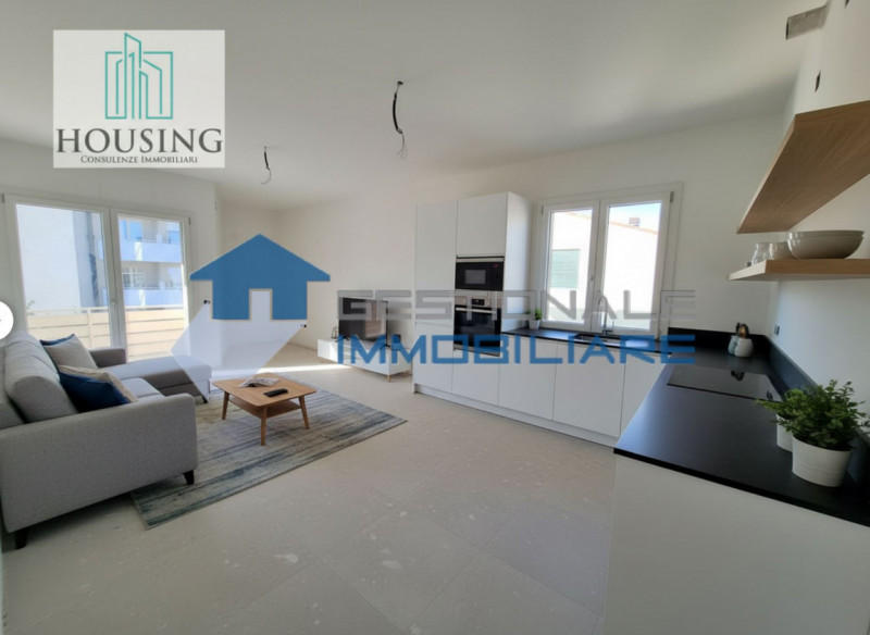 Proponiamo attico in un condominio ristrutturato a nuovo. 
Ad Abano Terme, zona Sacro Cuore, l'un...