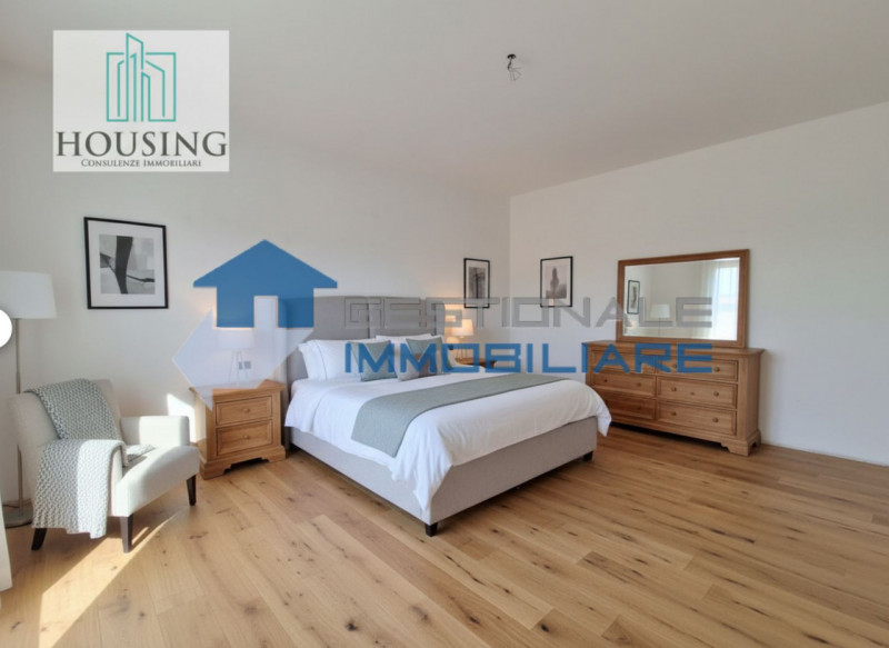 Proponiamo attico in un condominio ristrutturato a nuovo. 
Ad Abano Terme, zona Sacro Cuore, l'un...