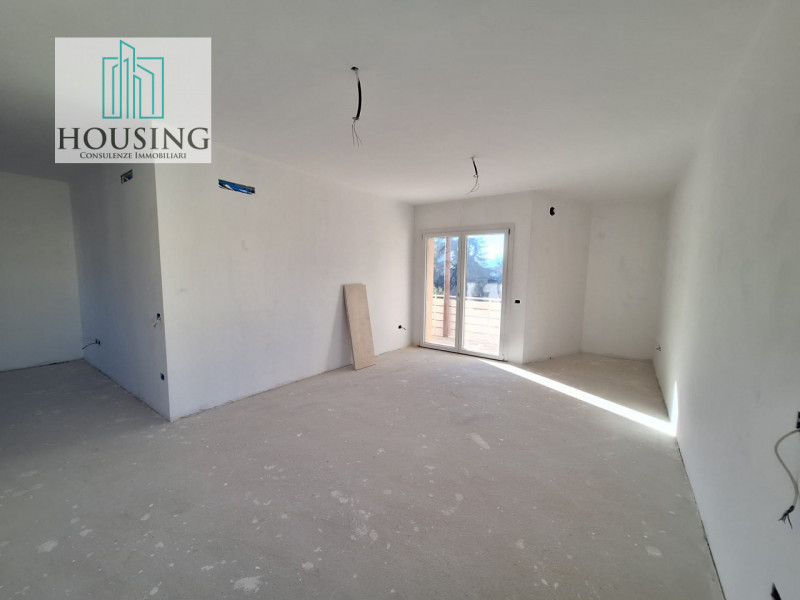 Proponiamo attico in un condominio ristrutturato a nuovo. 
Ad Abano Terme, zona Sacro Cuore, l'un...