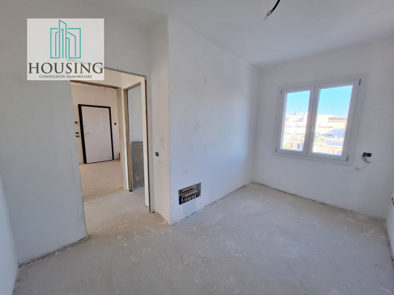 Proponiamo attico in un condominio ristrutturato a nuovo. 
Ad Abano Terme, zona Sacro Cuore, l'un...