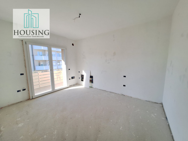 Proponiamo attico in un condominio ristrutturato a nuovo. 
Ad Abano Terme, zona Sacro Cuore, l'un...