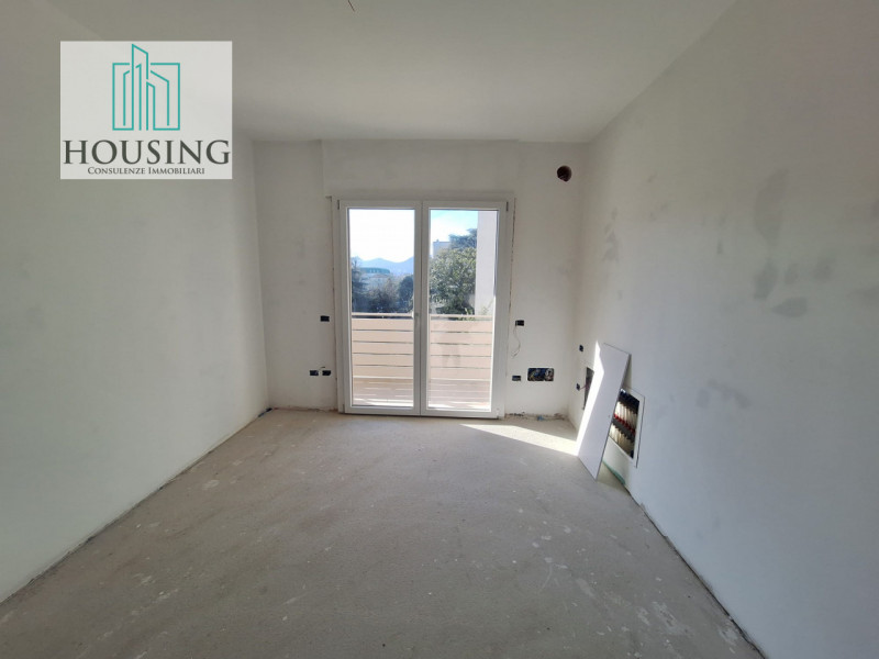 Proponiamo attico in un condominio ristrutturato a nuovo. 
Ad Abano Terme, zona Sacro Cuore, l'un...