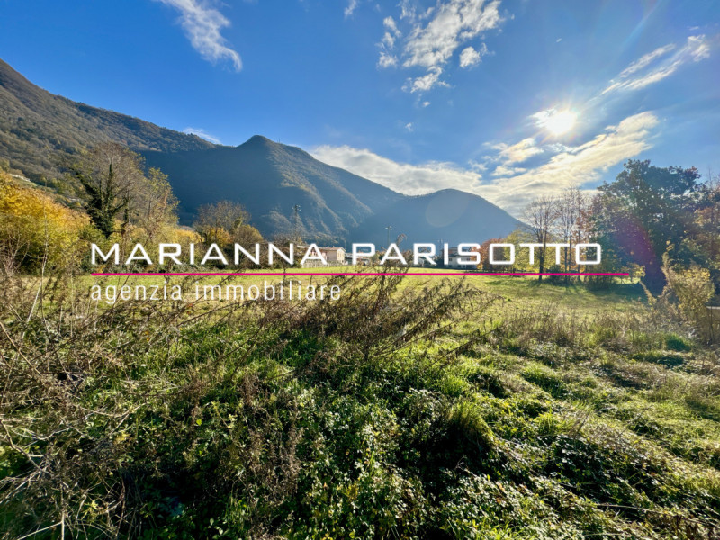 Nel cuore pulsante di Solagna, proponiamo in vendita un'antica proprietà esclusiva che racconta s...